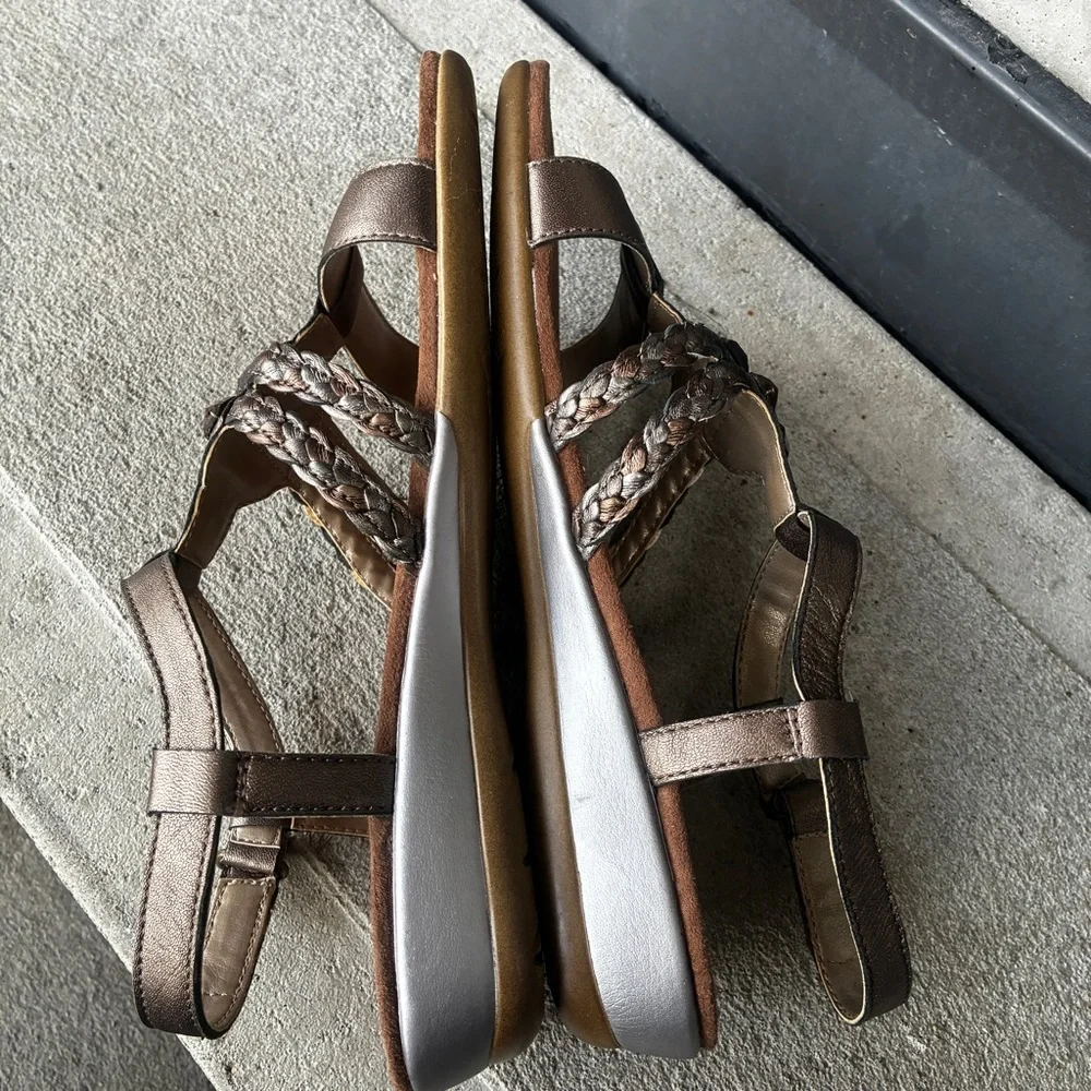 Easy Spirit Eshattie bronze metallic Rhinestone Embellished t-strap flat Sandals